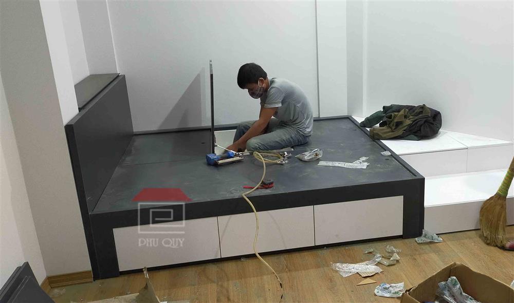 Quá trình hoàn thiện việc lắp đặt giường ngủ