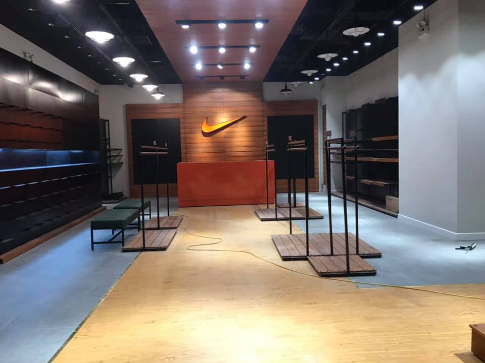 Hình ảnh đang trong quá trình thi công nội thất showroom